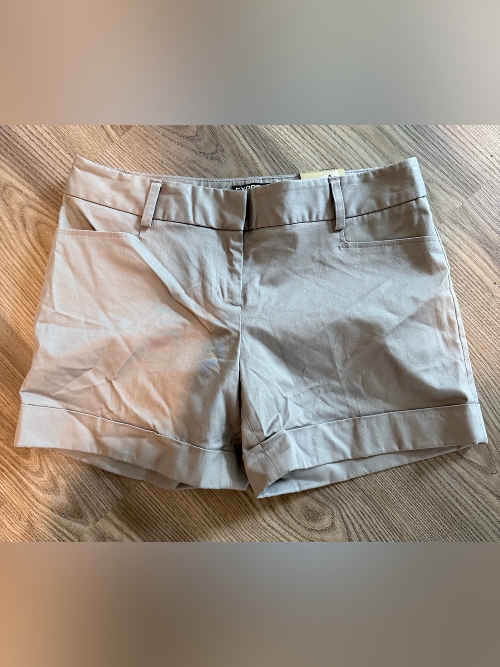 Express Editor Gray Cuffed Trouser Shorts Women’s size 2 NWT